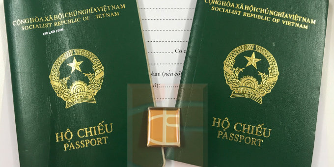 Việt kiều làm thủ tục hành chính tại Việt Nam
