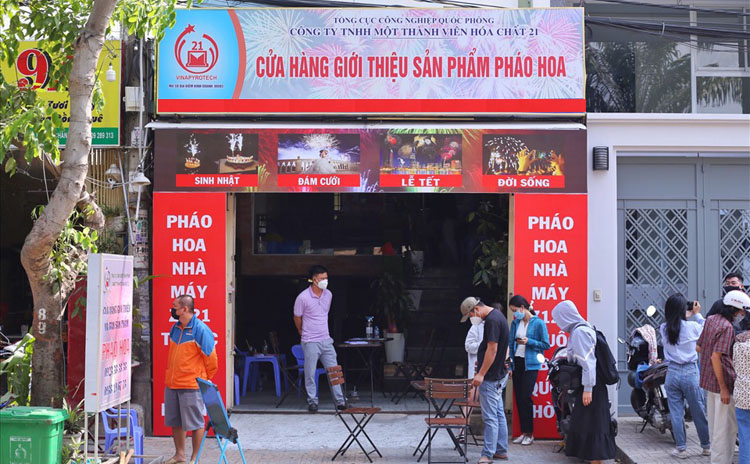 Mua Pháo Hoa Lậu Chơi Tết 2026: Coi Chừng &quot;Tiền Mất Tật Mang&quot; Vì Mức Phạt Mới Cực Nặng Theo Nghị Định 282/2025/NĐ-CP!
