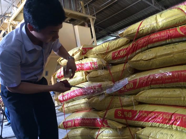 Sản xuất, buôn bán thức ăn chăn nuôi chứa chất cấm: Coi chừng bị phạt tới 100 triệu đồng và đình chỉ hoạt động từ tháng 8/2026!
