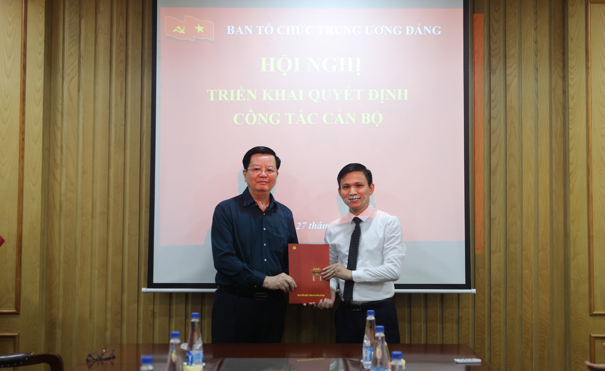 Sắp xếp lại toàn bộ bộ máy Đảng trước 15/6/2026: Ban Tổ chức Trung ương ra tối hậu thư khẩn!
