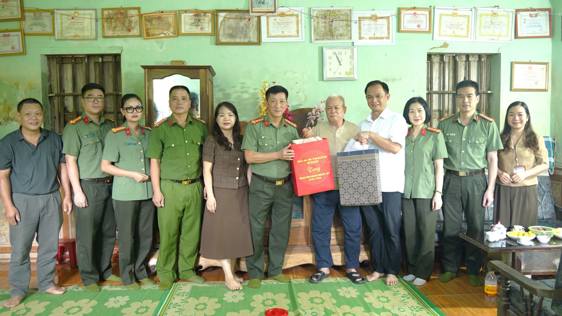 Chi tiết mức quà tặng của Chủ tịch nước dịp 27/7/2026 dành cho người có công: Ai được nhận mức 600.000 đồng?
