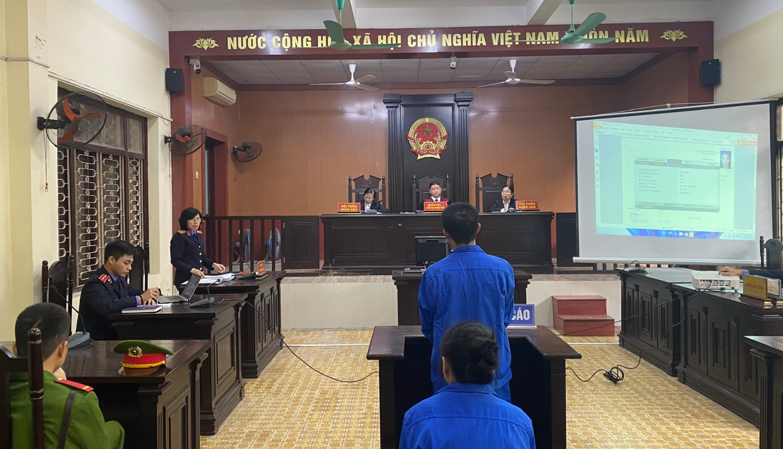 Phiên tòa xét xử vụ án hình sự về tội tổ chức đánh bạc