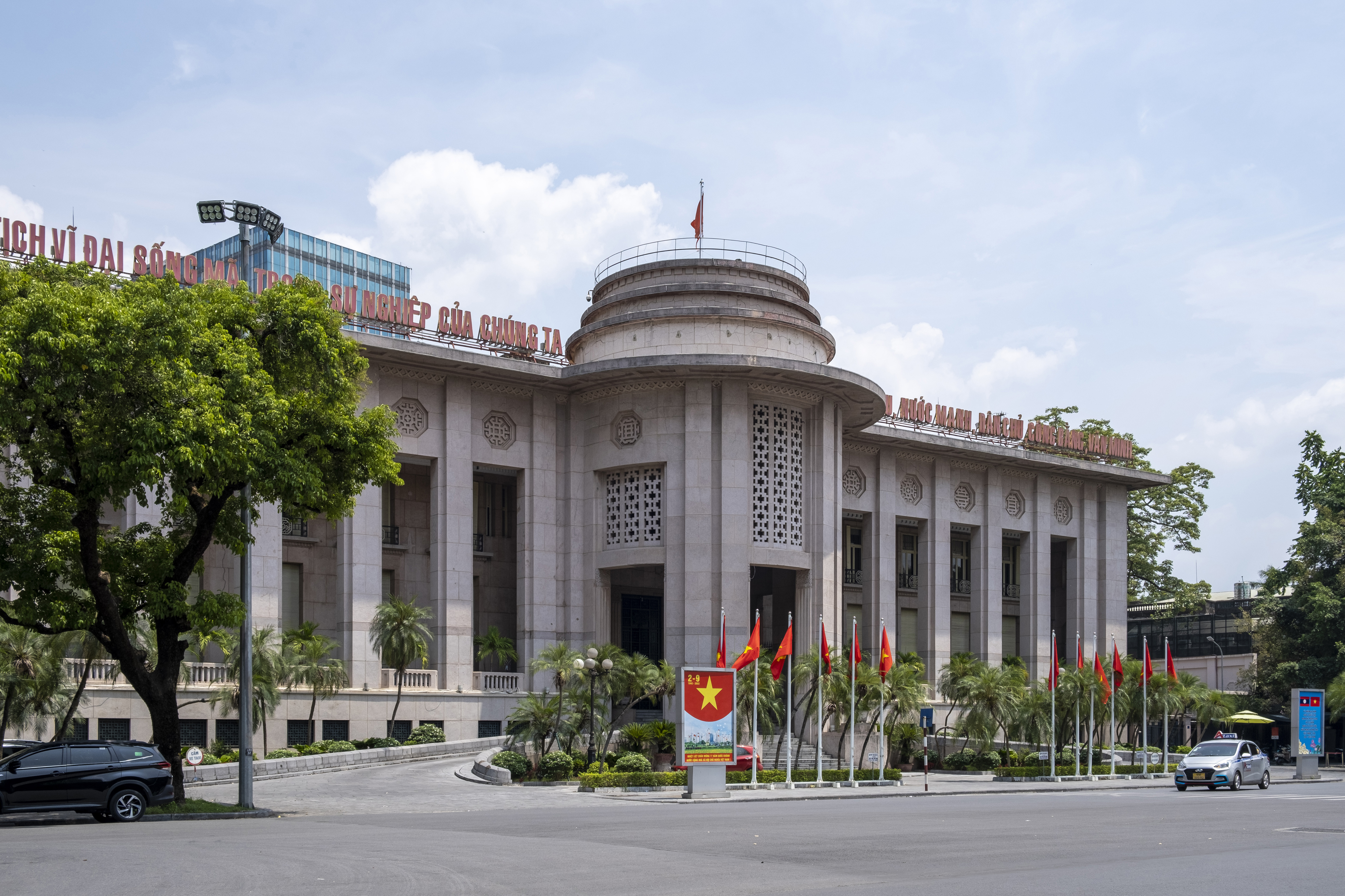 Nhà đầu tư ra nước ngoài cần biết: 11 trường hợp bắt buộc phải đăng ký thay đổi giao dịch ngoại hối từ 31/07/2026
