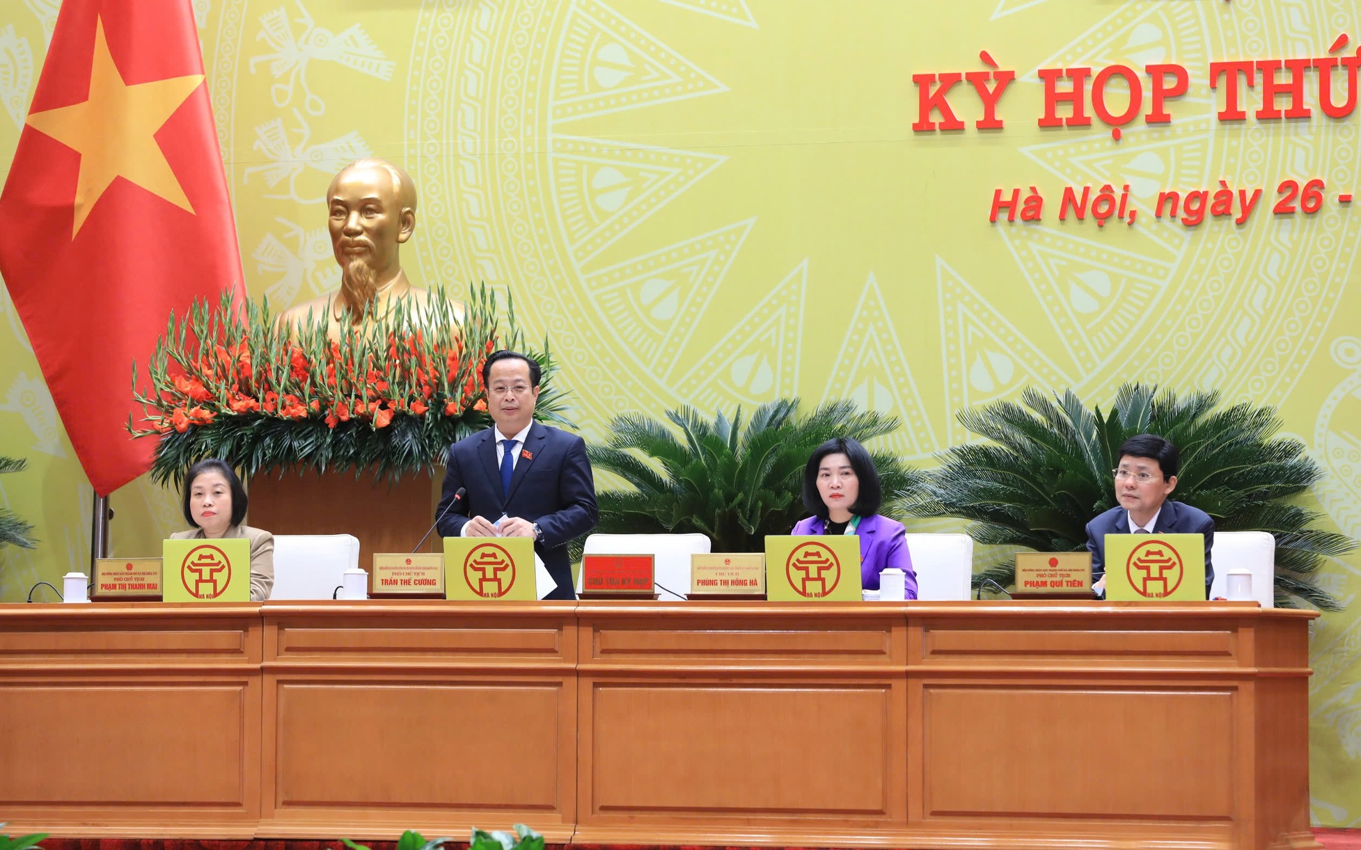 Cán bộ công chức Hà Nội làm việc tại bộ phận một cửa