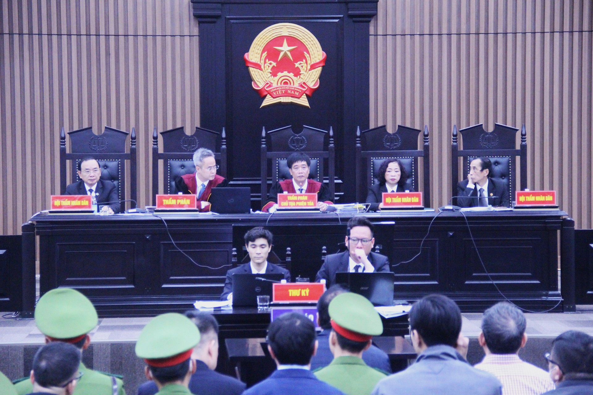 Siết chặt quy chế phiên tòa từ tháng 8/2026: Mang điện thoại, chụp ảnh Thẩm phán trái phép có thể bị xử lý ra sao?