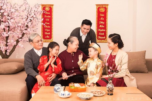 Gia đình Việt Nam hạnh phúc an tâm tài chính nhờ chính sách thuế mới