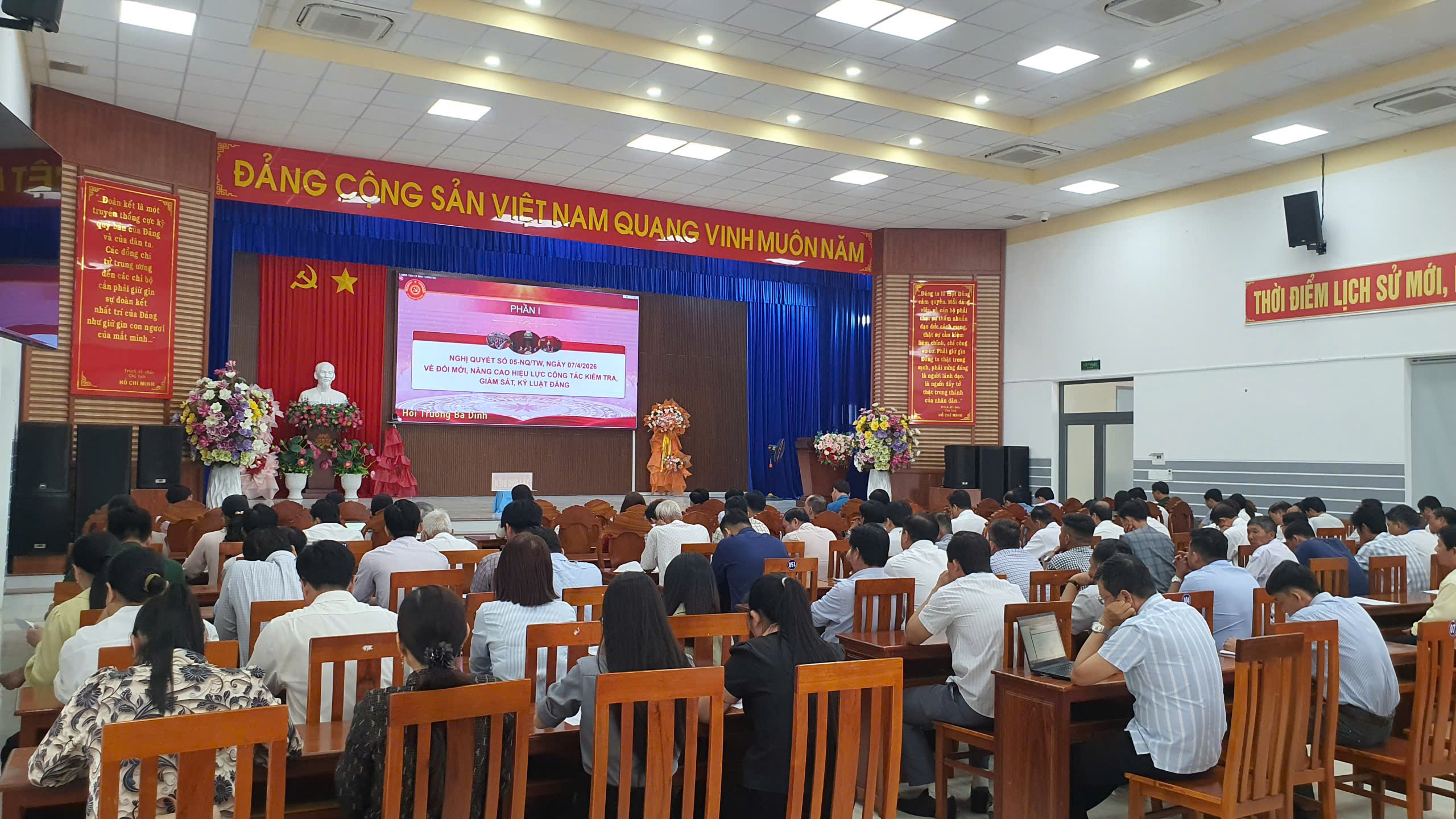 Siết chặt kỷ luật Đảng: Bổ sung hành vi trốn thuế, lừa đảo vào danh mục cấm đối với Đảng viên
