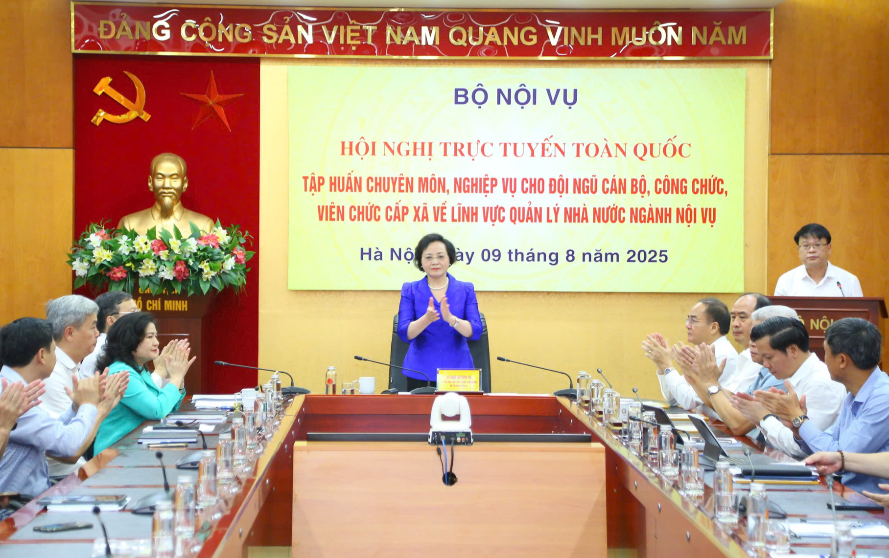 Viên Chức Đảm Nhận Vị Trí Công Chức Sắp Bị Rà Soát Diện Rộng: Hạn Chót 25/8/2026 Và Những Điều Cần Biết!

