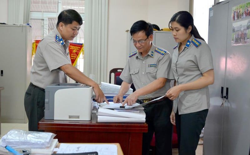 Chấp hành viên có được tự ý chia sẻ thông tin thi hành án lên mạng xã hội?