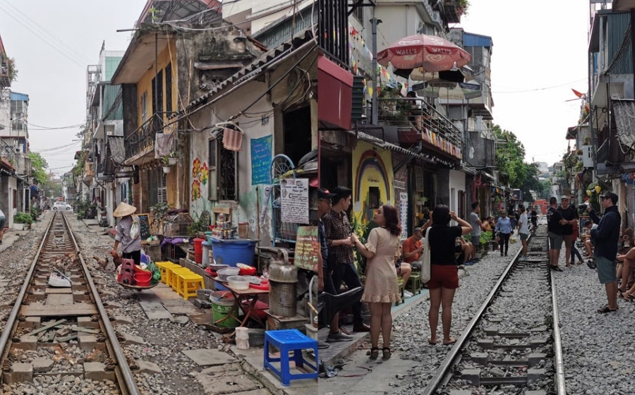 Kinh doanh cà phê đường tàu: Thách thức tử thần và những chế tài pháp lý cần biết