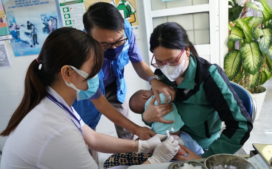 Thủ tướng 'bắt bệnh' công tác tiêm chủng: 4 thách thức lớn đe dọa sức khỏe cộng đồng