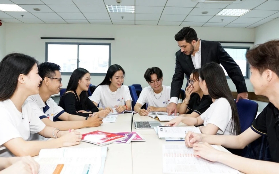 Giảng viên đồng cơ hữu là gì? Tiêu chuẩn khắt khe từ 01/7/2026 ai đáp ứng được?
