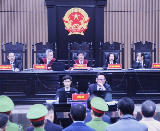 Công chức từ chức: Quyền lợi tự nguyện hay rào cản pháp lý khắt khe?